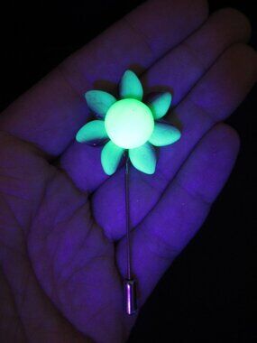UG leaf flower stick pin
